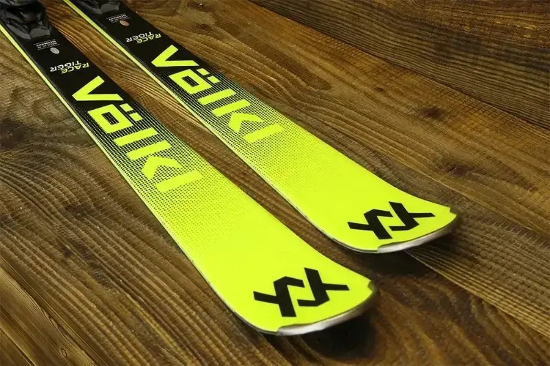 Narty Volkl Racetiger SC Yellow 2026 + Vmotion 10 GW