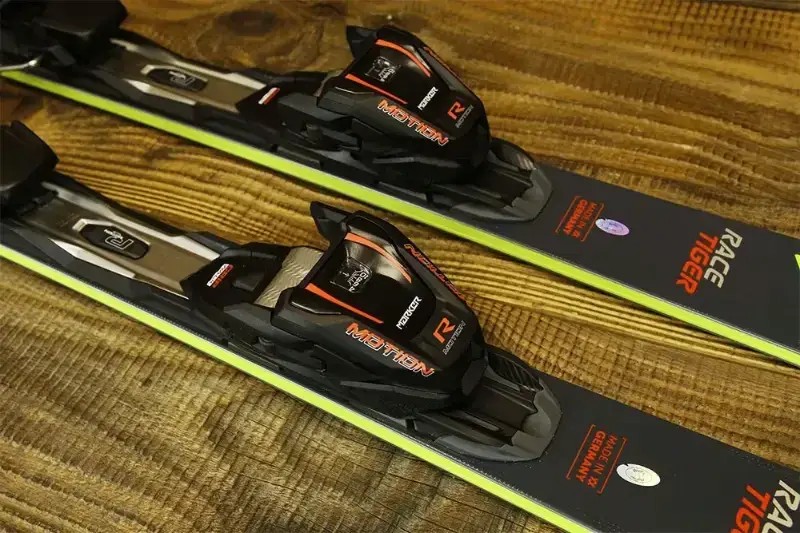 Narty Volkl Racetiger SL 2026 + Rmotion3 12 GW Red