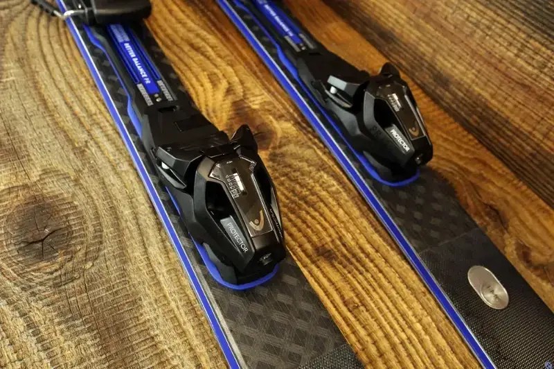 Narty Head Supershape E-titan 2026 + Protector PR 13 GW