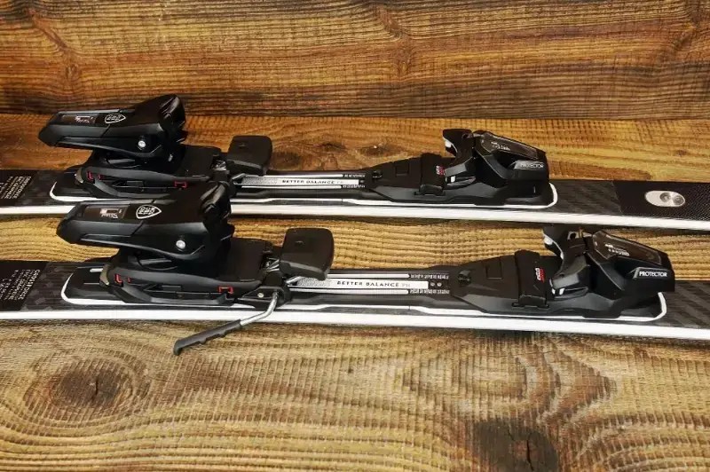 Narty Head Supershape E-original 2026 + Protector PR 13 GW